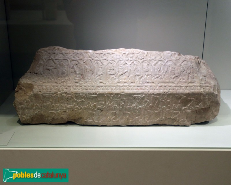 Museu de Tortosa - Estela funerària (segle XII) procedent de la Suda