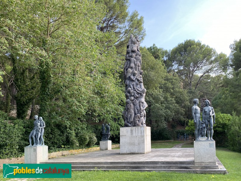 Tortosa - Jardins del Príncep Grup escultòric <i>La lluita de la humanitat</i>