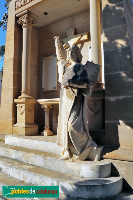 El Masnou - Cementiri. Panteó Estaper Cuyàs del Bosch