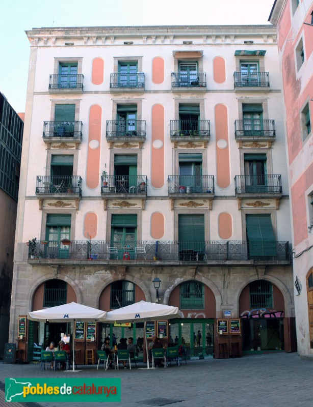 Barcelona -Edifici de la plaça Fossar de les Moreres