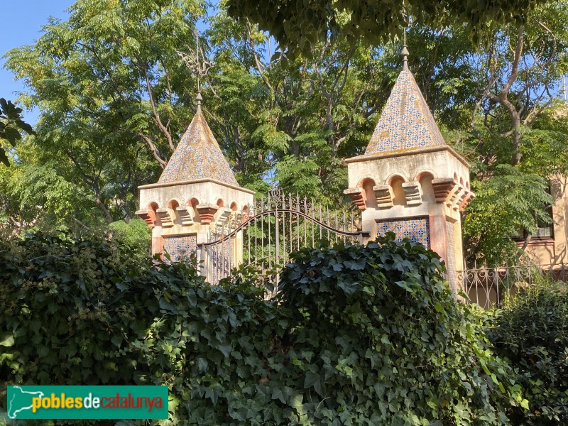 Vilassar de Dalt - Can Banús. Portal del jardí