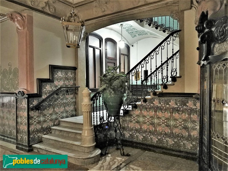 Barcelona - Casa Cama i Escurra (Gran de Gracia, 15)