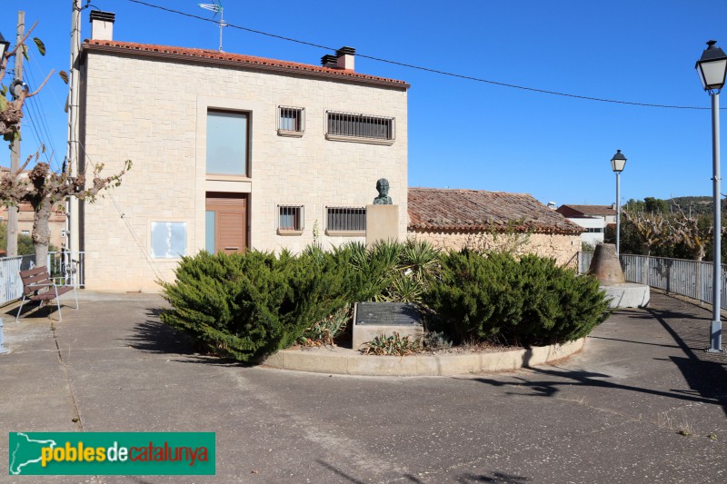 Els Omellons - Monument a Ezequiel Llorach