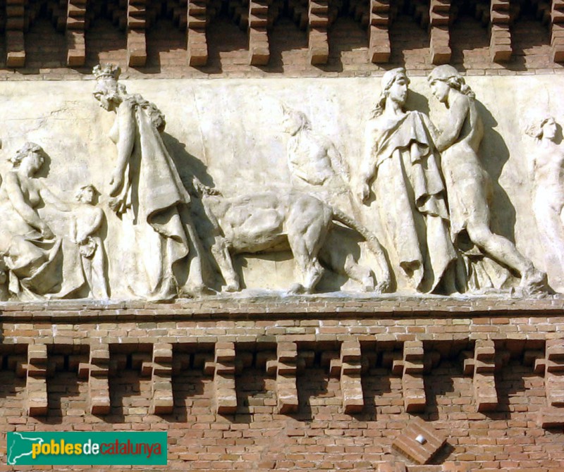 Barcelona - Arc de Triomf: Fris del Repartiment de Recompenses