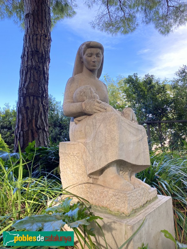 Barcelona - Jardins de Mossèn Cinto Verdaguer. Maternitat, de Sebastià Badia