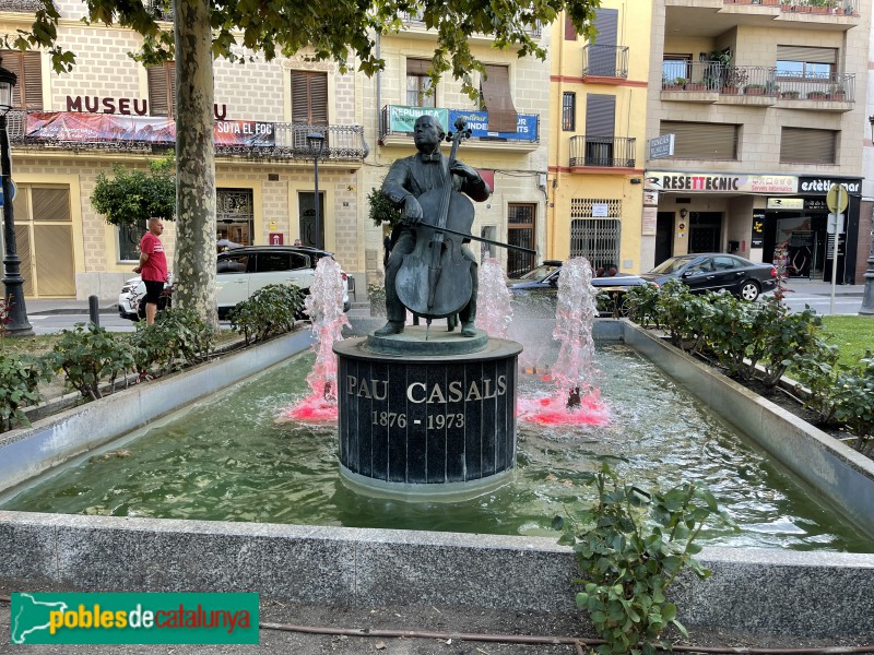 El Vendrell - Plaça Nova. Monument a Pau Casals