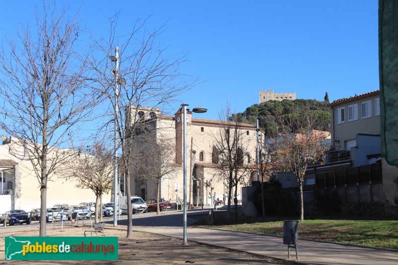 La Roca del Vallès - Església de Sant Sadurní, amb el castell al fons