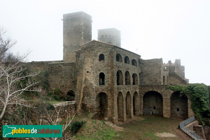 Port de la Selva - Sant Pere de Rodes. Zona dels horts, amb l'edifici de migdia