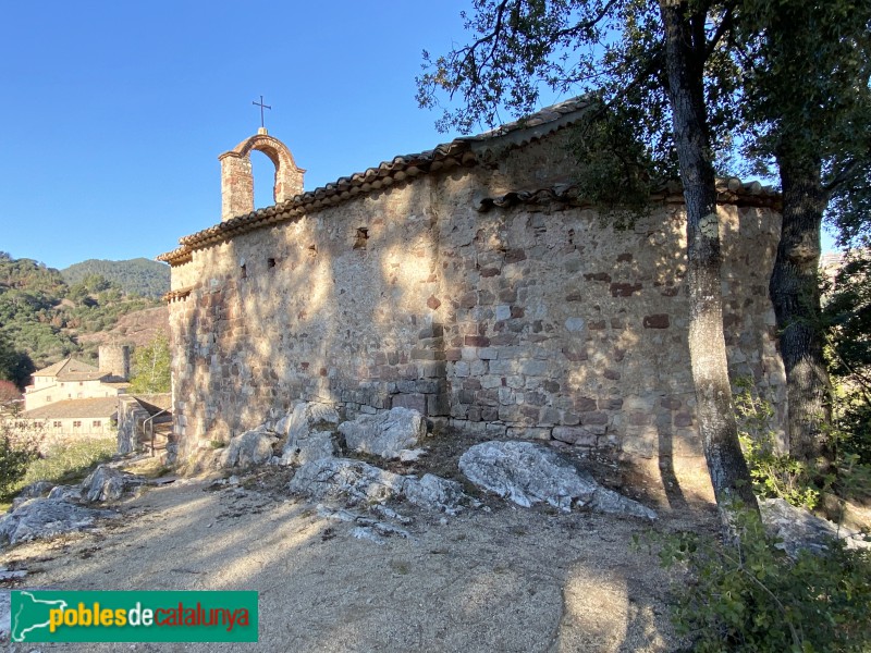 Bigues i Riells - Santa Maria del Villar i, al fons, el Villar