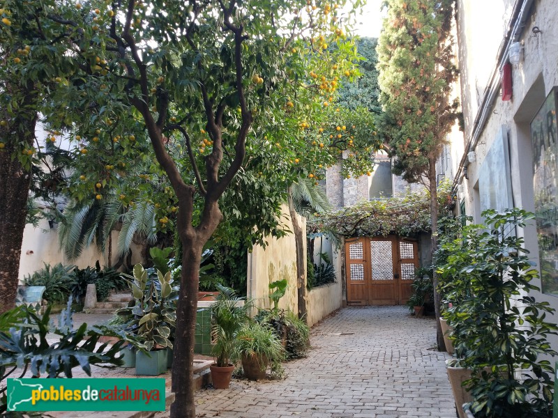 Barcelona - Capella antiga de la Misericòrdia. Jardins