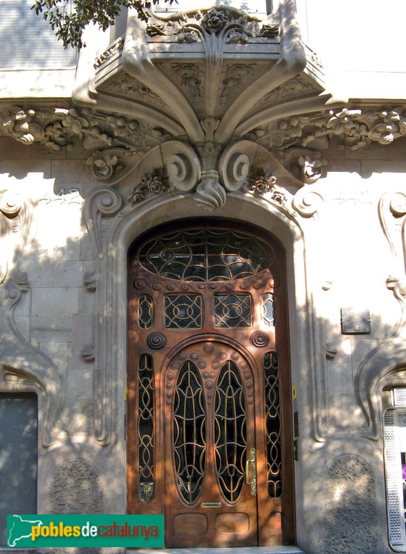 Barcelona - Casa Comalat. Façana Diagonal