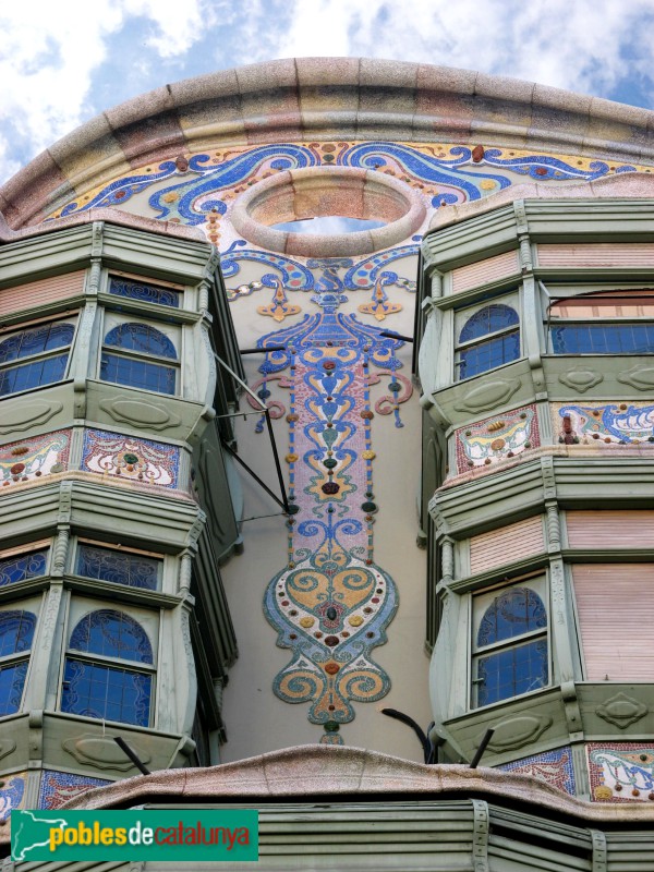 Barcelona - Casa Comalat. Façana Còrsega