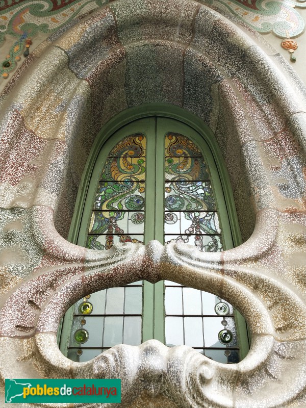 Barcelona - Casa Comalat. Façana Còrsega