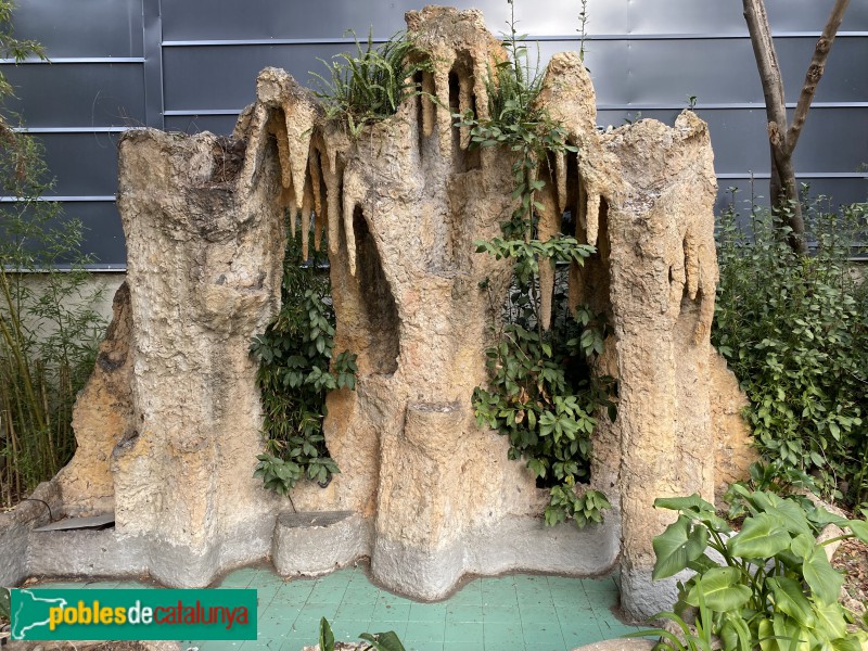 Cerdanyola - Can Domènech. Casacada modernista