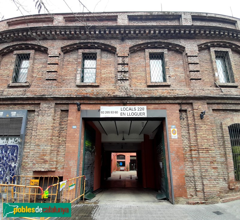 Barcelona - Fàbrica de Galetes Viñas. Entrada pati central