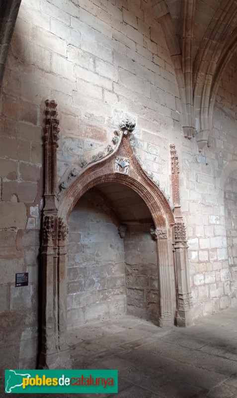 Vallbona de les Monges - Claustre del monestir. Claus de volta