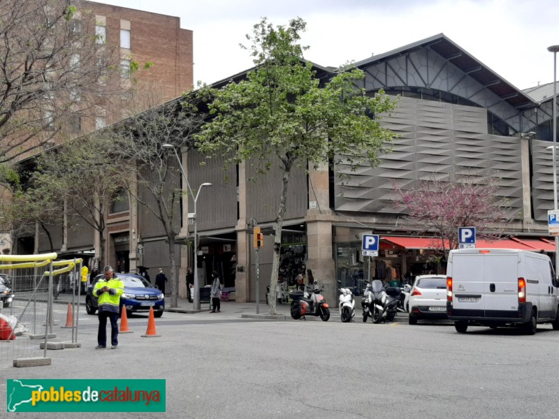 Barcelona - Mercat del Ninot. Cantonada carrers Mallorca-Villarroel