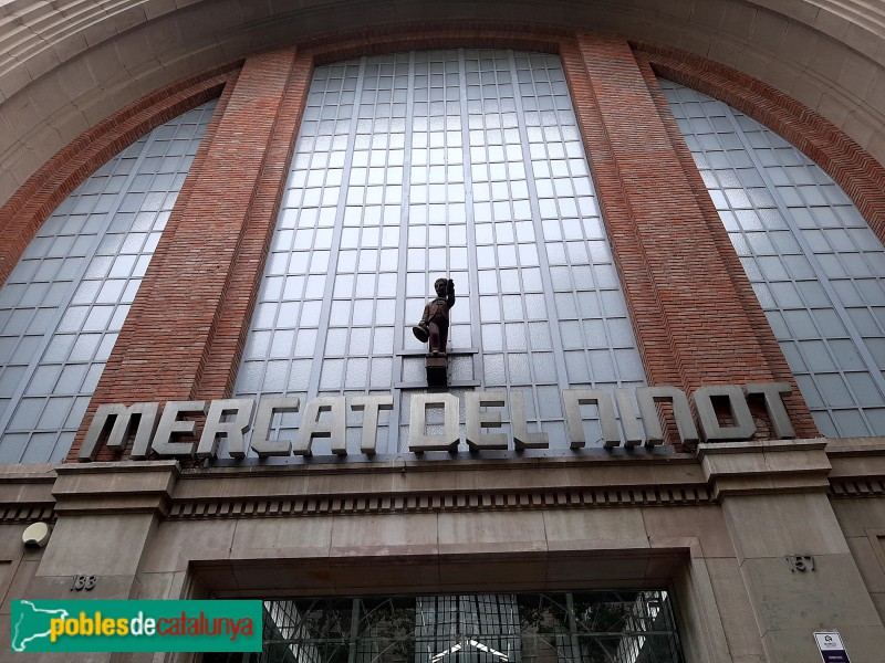 Barcelona - Mercat del Ninot. Entrada carrer Mallorca