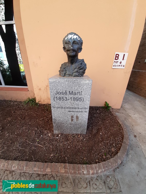 Antiga fàbrica Fabra i Coats. Bust de José Martí (Foto: Sergi Suárez, 2022) Antiga fàbrica Fabra i Coats. Bust de José Martí