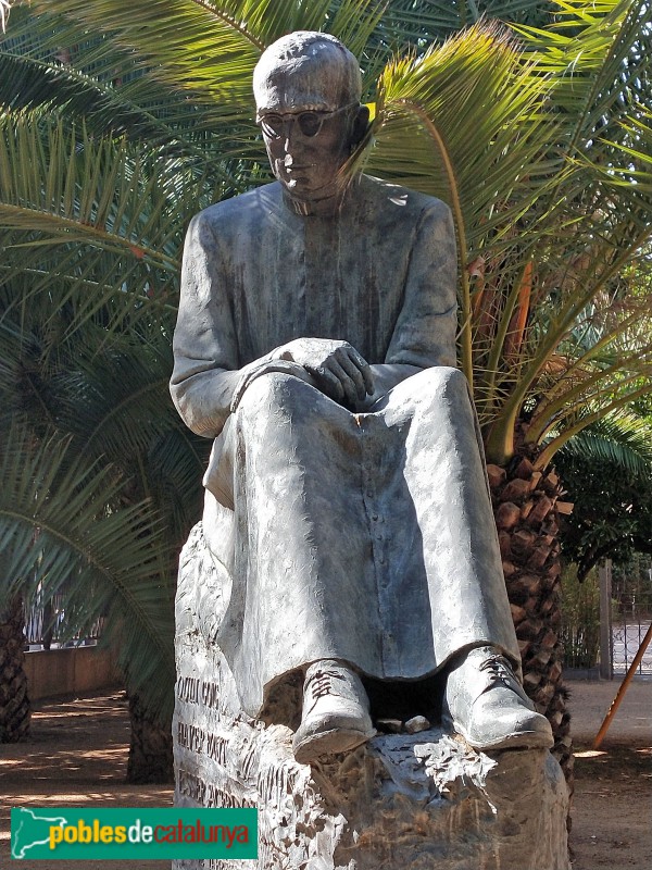 Barcelona - Escultura dedicada a Pere Tarrés