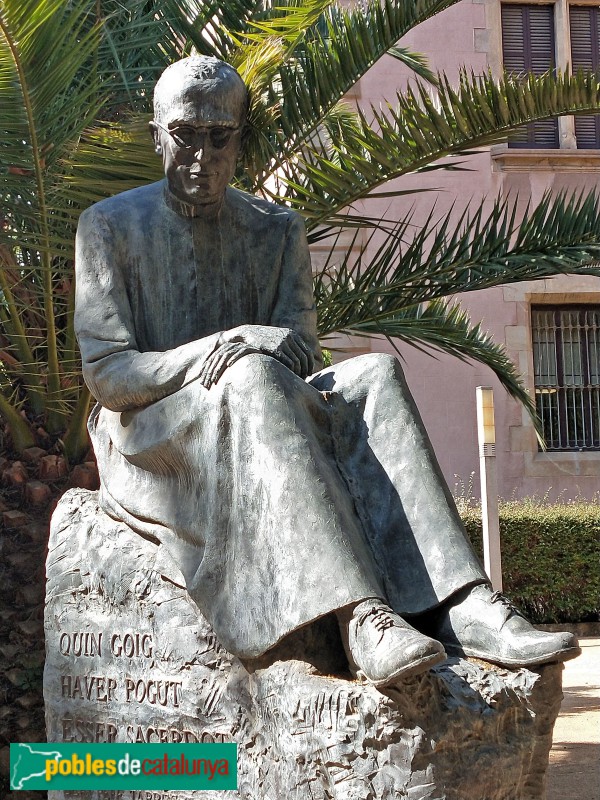 Barcelona - Escultura dedicada a Pere Tarrés