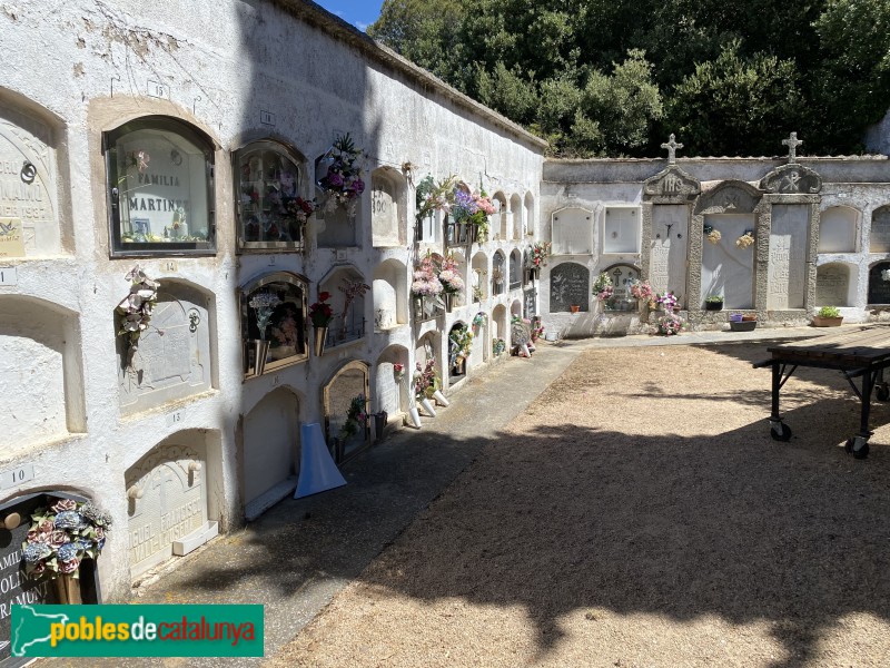 Vilanova del Vallès - Cementiri, adossat a l'església de Santa Quitèria