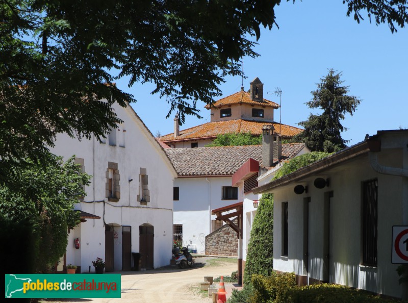 Vilanova del Vallès - La Casa Vella i Can Rabassa al fons