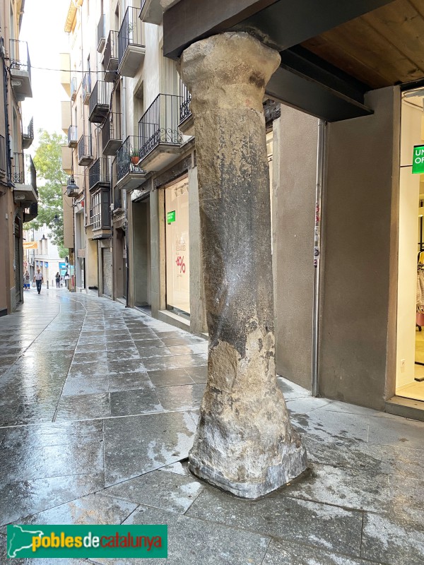 Vic - Plaça Major. Columna medieval