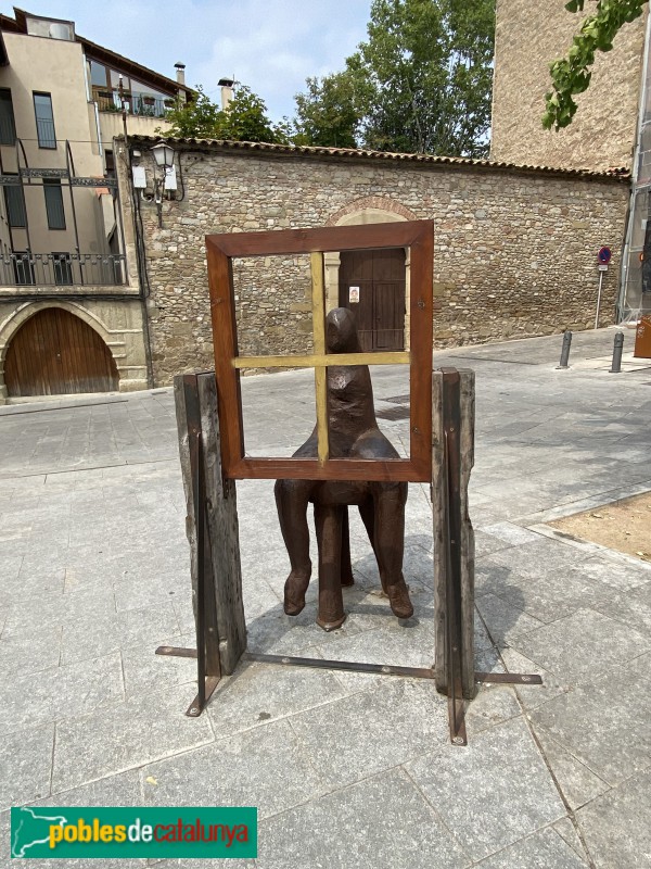 Vic - Escultura <i>kantoriana</i>. Plaça del Bisbe Oliba