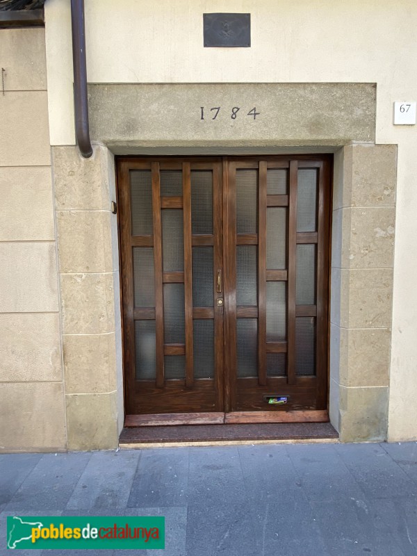 Vic - Carrer Gurb. Portal del segle XVIII