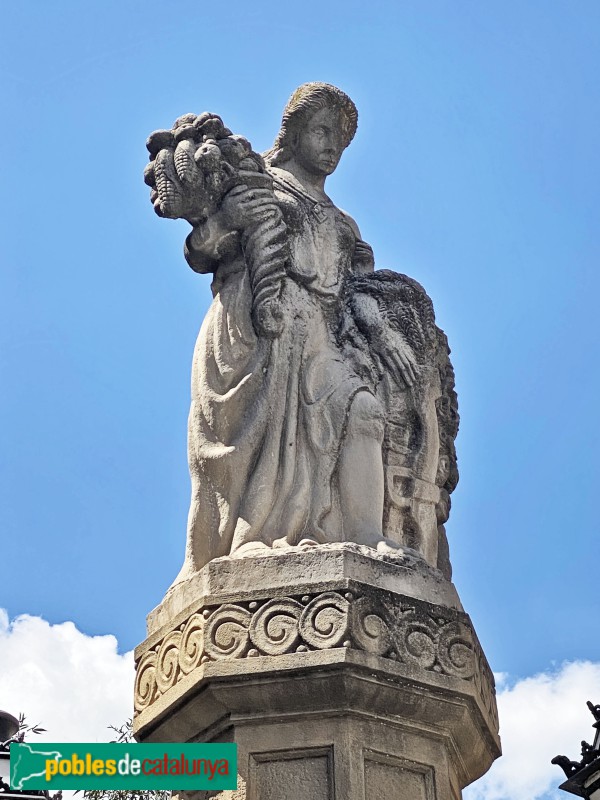 Vic - Font de la Rambla del Carme. Escultura de Pere Puntí