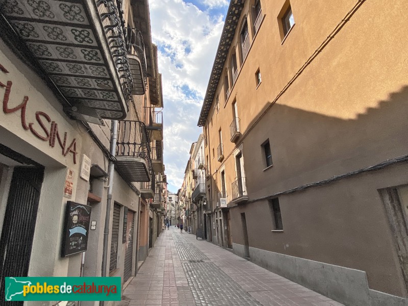 Vic - Carrer Fusina, amb la casa Josep Rafart a mà dreta