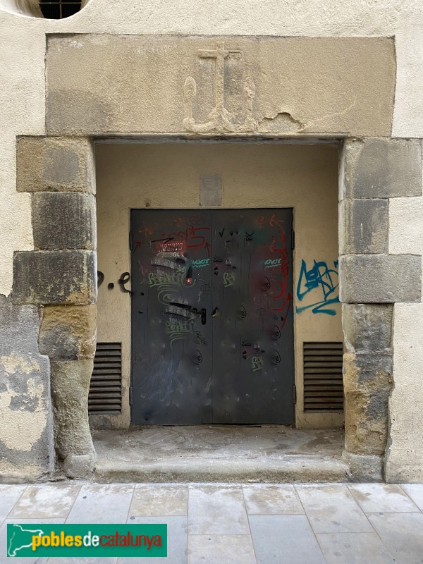 Vic - Carrer Sant Pere, 8. Portal