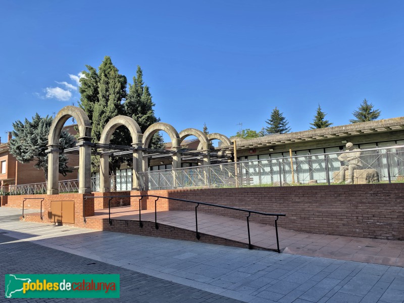 Vic - Convent del Remei. Arcs de l'antic convent