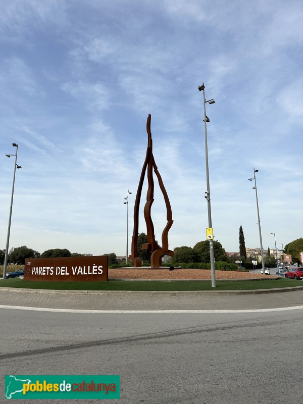 Parets del Vallès - Escultura <i>Portes del Montseny 2</i>