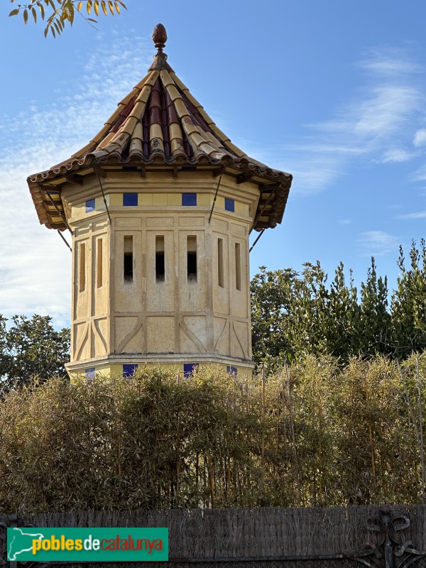 Cardedeu - Alqueria Cloelia. Torre aïllada, al jardí