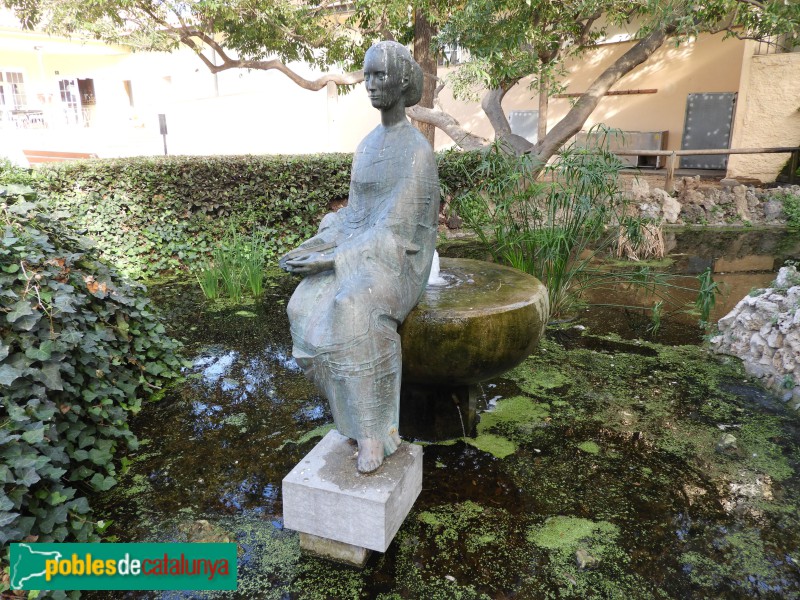 Malgrat de Mar - Monument a Zenòbia Camprubí