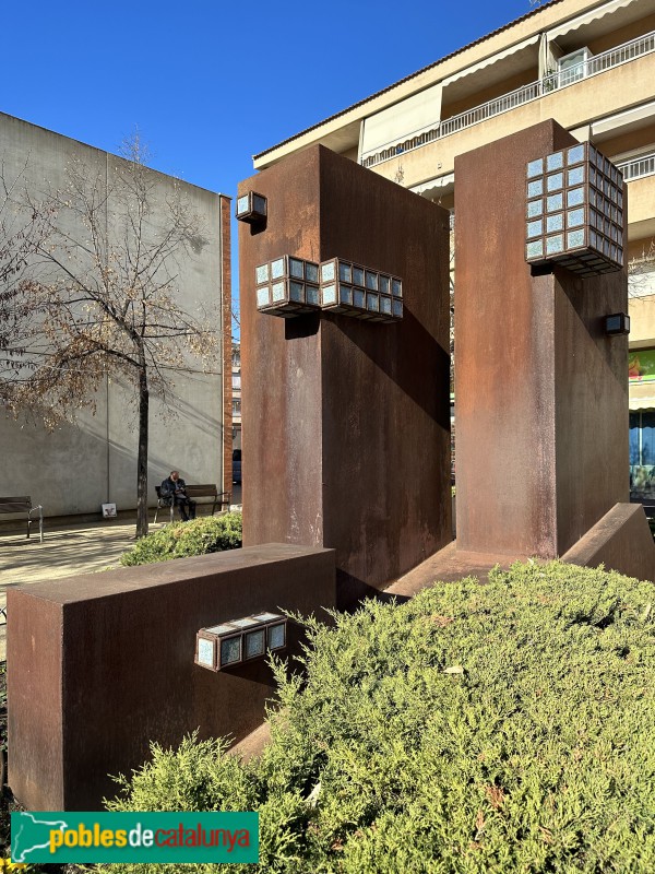 Canovelles - Escultura de la plaça del CAP