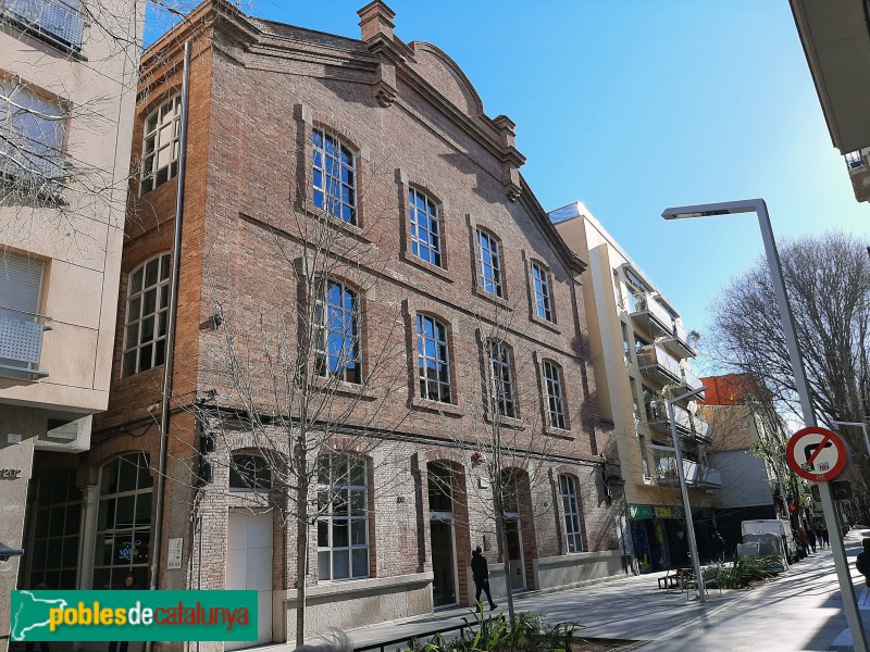 Barcelona - Façana de la Fabra i Coats que mira al carrer Gran de Sant Andreu (Foto: Sergi Suárez, 2023) Barcelona - Façana de la Fabra i Coats que mira al carrer Gran de Sant Andreu