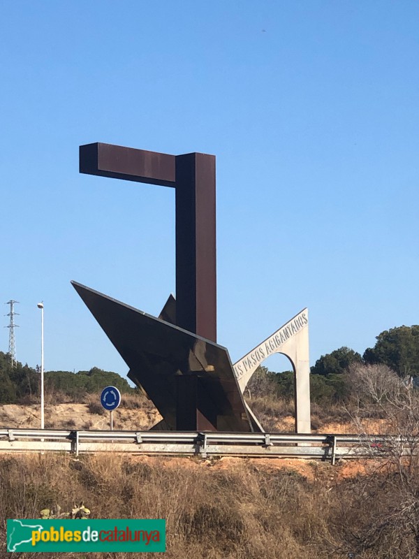 Montgat - Escultura <i>Más allá del dos mil...</i>