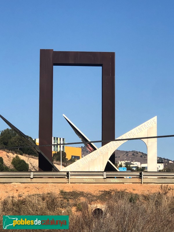 Montgat - Escultura <i>Más allá del dos mil...</i>