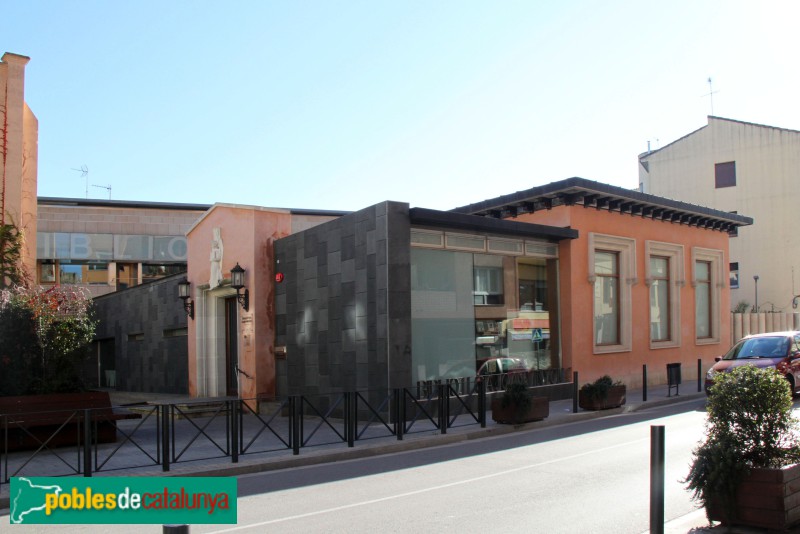 Santa Coloma de Farners - Biblioteca Joan Vinyoli (Foto: Albert Esteves, 2011) Santa Coloma de Farners - Biblioteca Joan Vinyoli