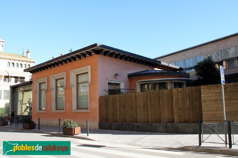 Santa Coloma de Farners - Biblioteca Joan Vinyoli (Foto: Albert Esteves, 2011) Santa Coloma de Farners - Biblioteca Joan Vinyoli