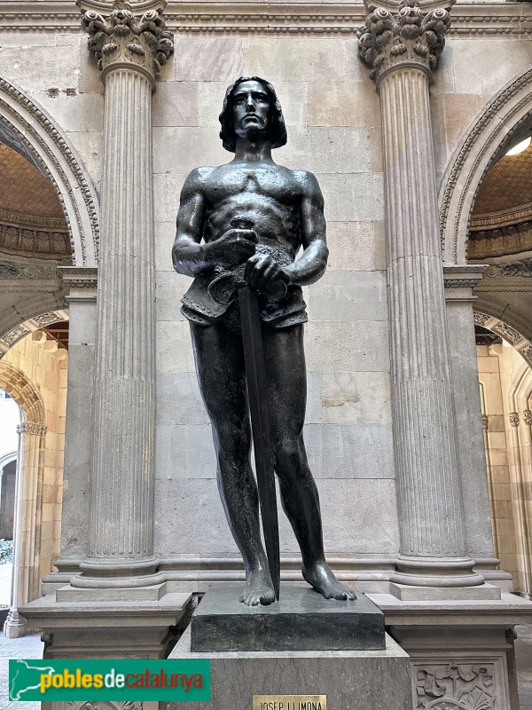 Barcelona - Casa de la Ciutat. Escultura Sant Jordi (Llimona)