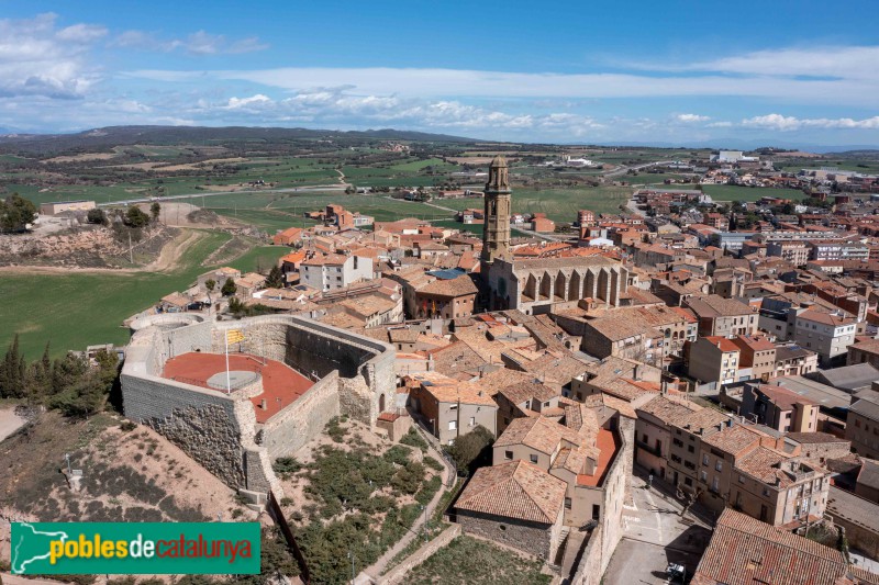 Calaf - Panoràmica del poble amb l'església de Sant Jaume