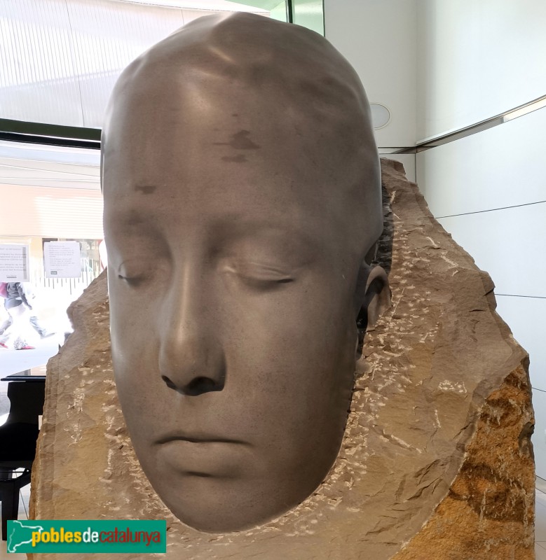 Barcelona - Hospital Clínic. Escultura <i>Blau</i> (Hospital Clínic)