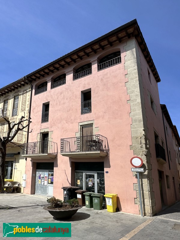 Centelles - Plaça Major, 3