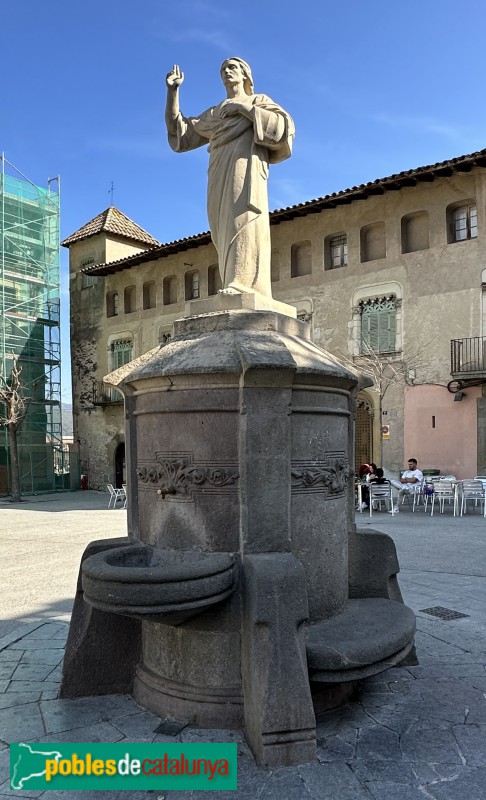 Centelles - Font de la plaça Major