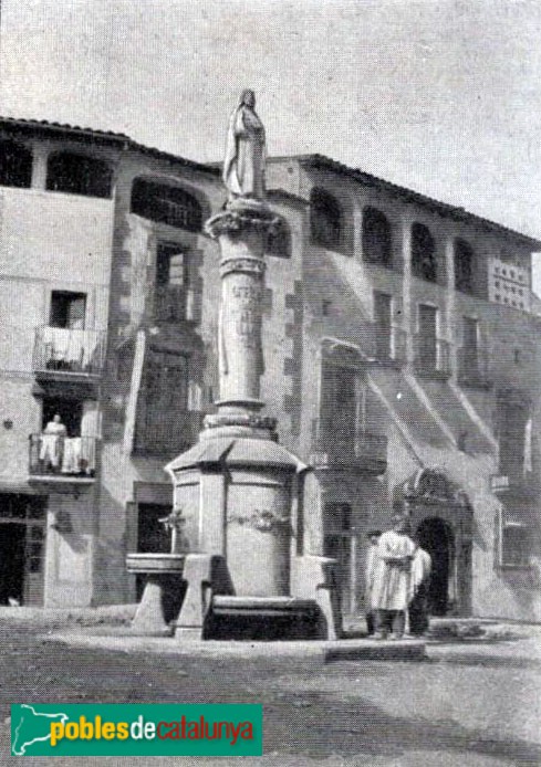 Centelles - Font de la plaça Major. Postal antiga