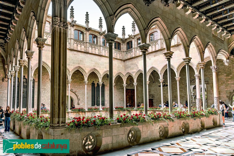 Barcelona - Palau de la Generalitat. Pati i galeries gòtiques